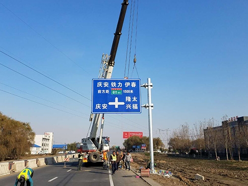 呼和浩特呼和浩特道路护栏网网片该如何进行正确的选购呢？